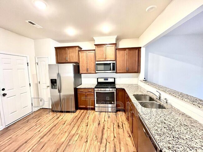 Foto del edificio - 1007 Ambrosia Dr