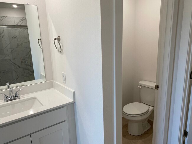 Foto del edificio - 1032 Pebble Dr