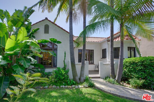 Foto del edificio - 8704 Ashcroft Ave