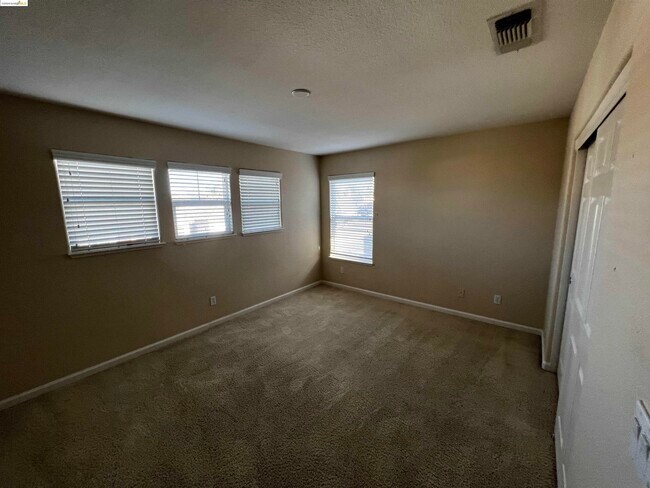 Foto del edificio - 512 Lassen Way