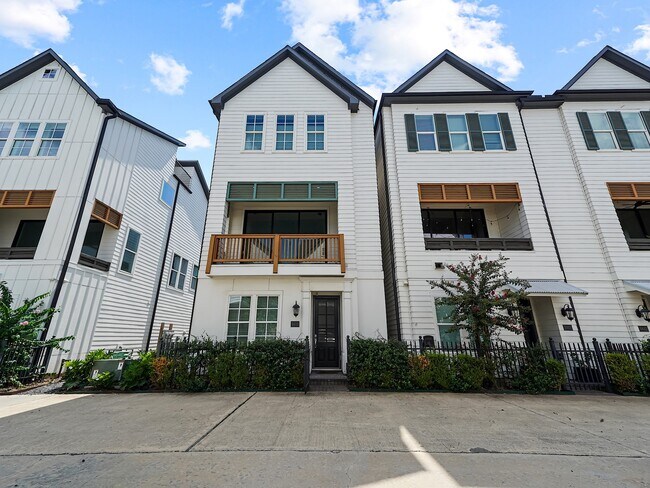 Foto del edificio - 3411 Timbergrove Heights St.