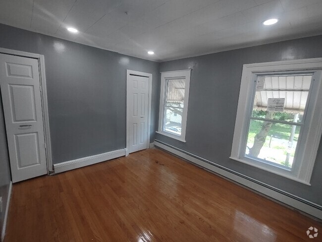 Building Photo - 319 2nd St