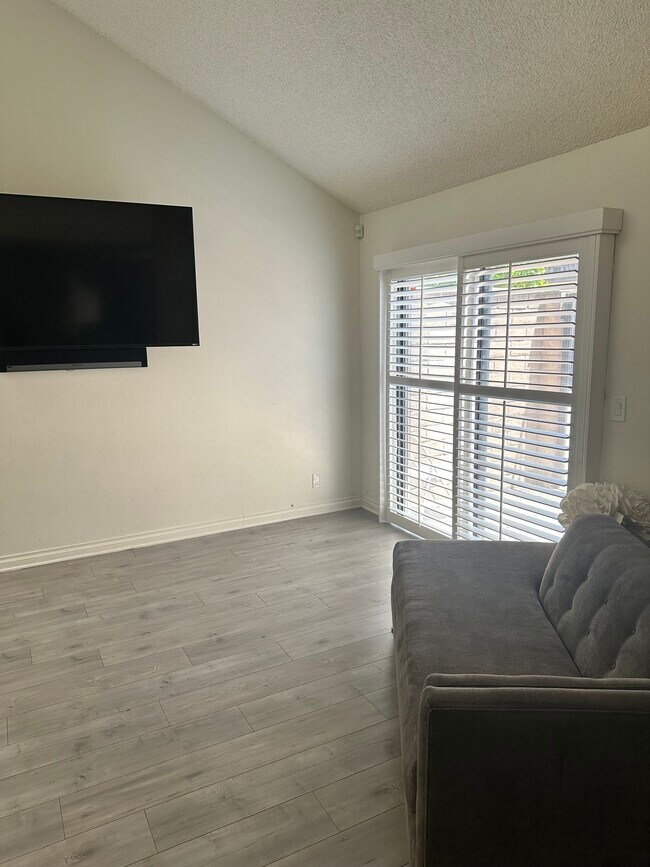 Foto del edificio - 6060 Oak St
