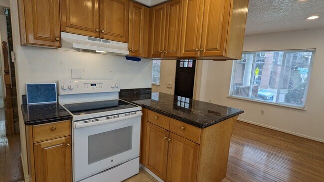 kitchen - 6050 SE Milwaukie Ave