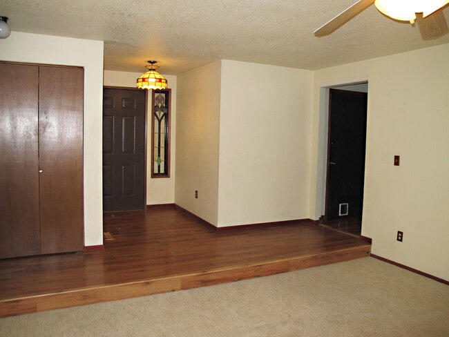 Building Photo - Pet Negotiable 3 Bedroom Home. Fire Place and Garage.