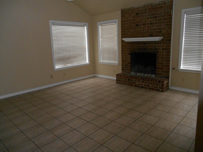 Foto del edificio - 2721 Brothers Blvd