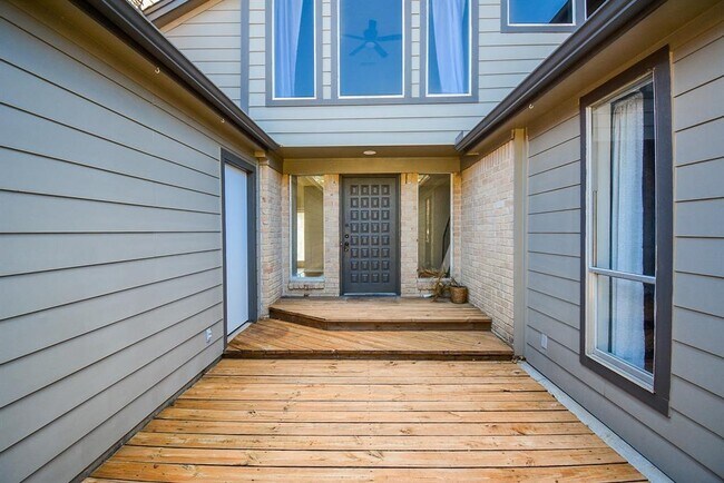 Foto del edificio - 16505 Cornwall St