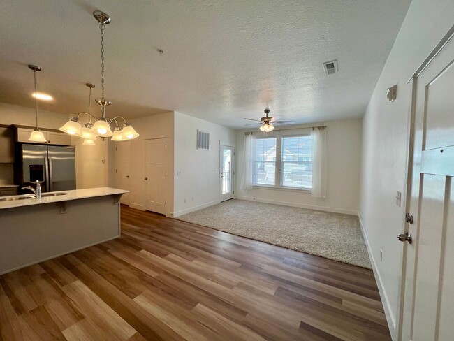 Building Photo - Brand-new Condo Conveniently Located in Ri...