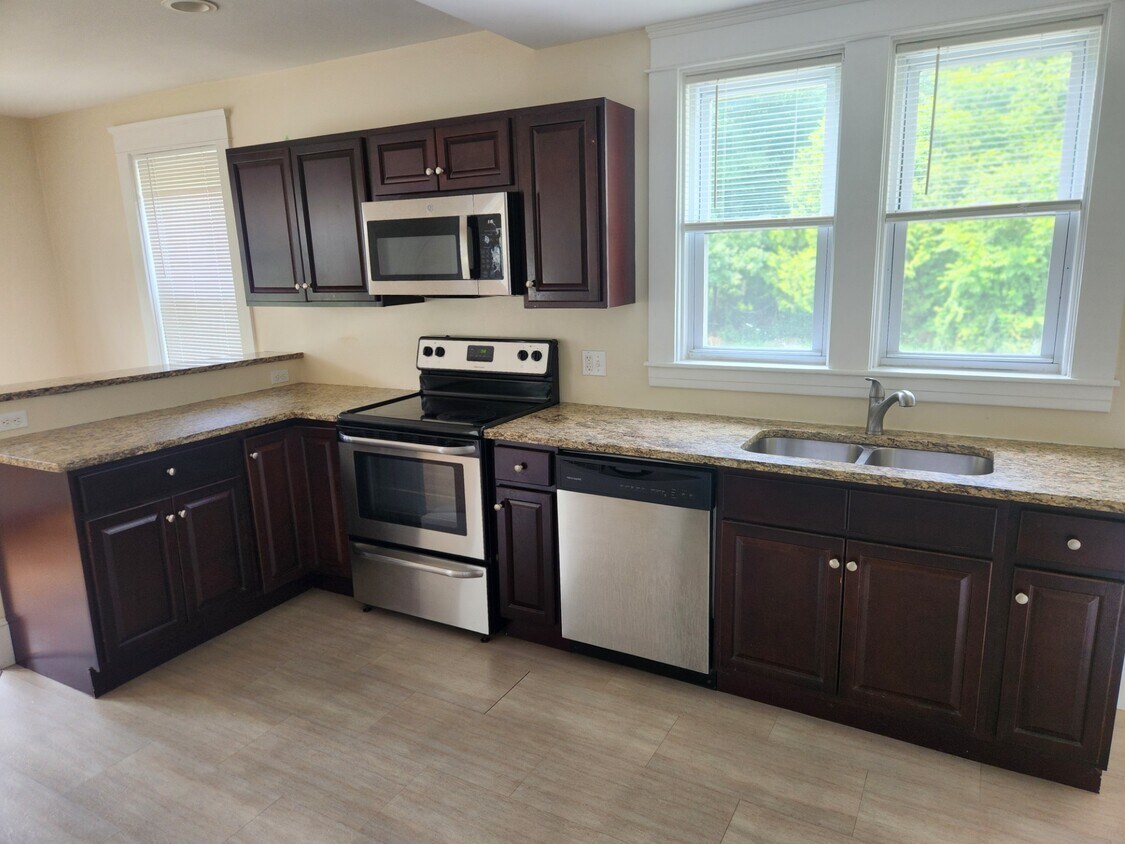 Foto principal - 219 Metacom Ave