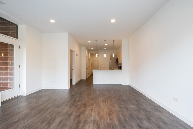 Building Photo - 1509 N Western Ave