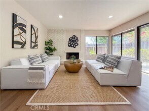 Building Photo - 1034 Romney Dr