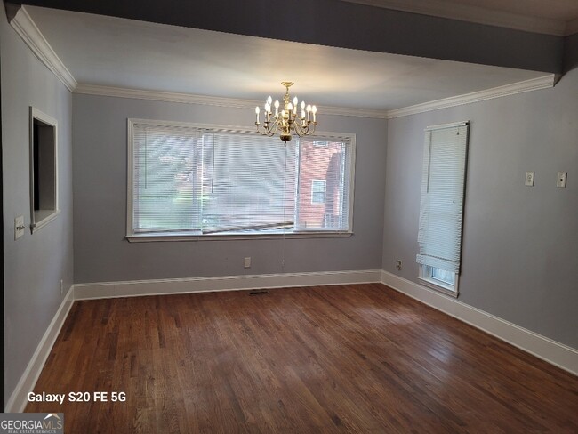 Foto del edificio - 210 E 8th St