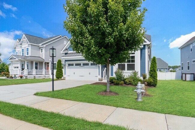 Building Photo - Stunning 5 Bedroom 3 Full Bath home in Riv...