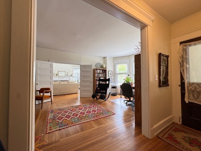 Foto del edificio - Spacious 2-Bedroom, 2-Bath in East Rock – Newly Renovated!