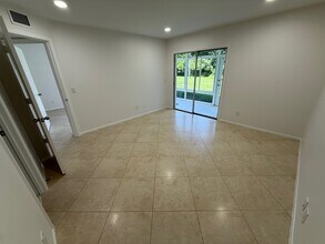 Building Photo - 2 Lake Vista Trl