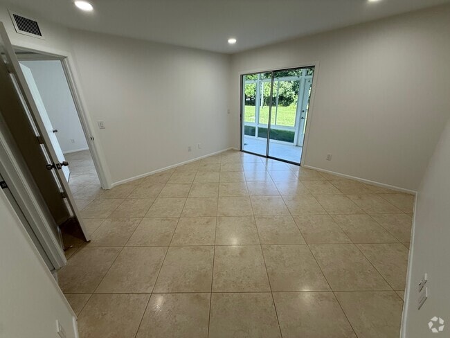 Building Photo - 2 Lake Vista Trl