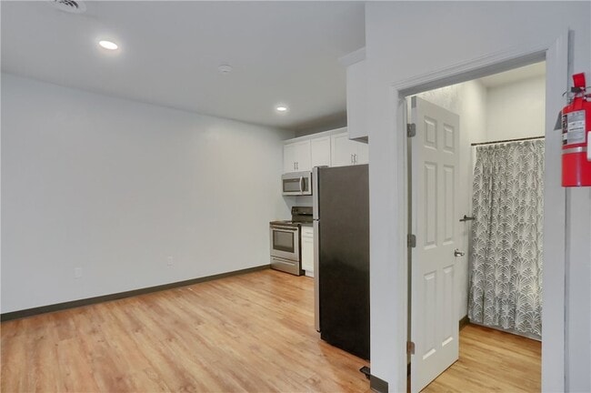 Foto del edificio - 526 Fallowfield Ave