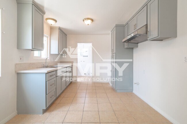 Building Photo - 3848 W 105th St