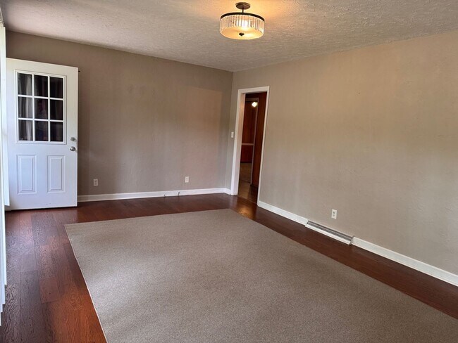 Building Photo - 2 BED, 2 BATH BRICK HOME LOCATED IN ASHEBORO!