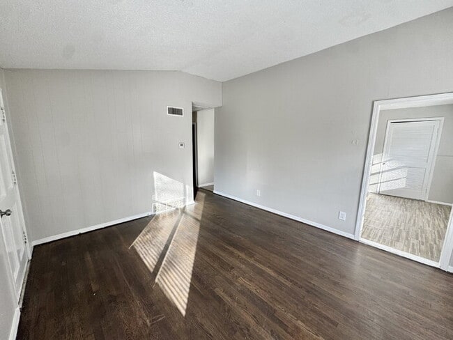 Foto del edificio - 3462 Mark Twain St