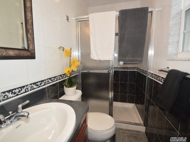 Building Photo - 38 Sintsink Dr W