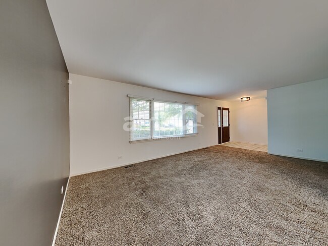 Building Photo - 5 Litchfield Court