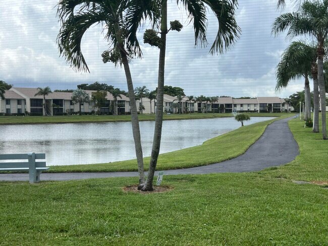 Foto del edificio - 1109 Green Pine Blvd