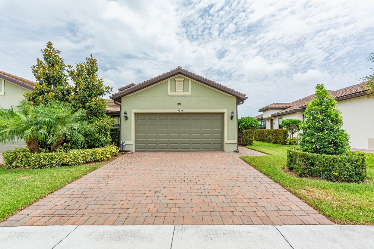 Primary Photo - 4478 Beauty Leaf Cir