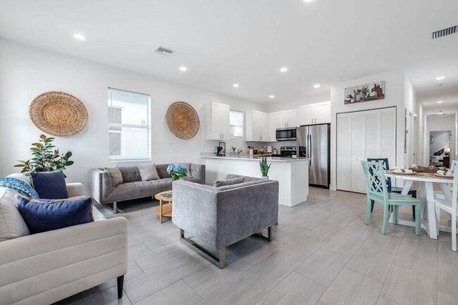 Building Photo - 2671 Hiawatha Ave