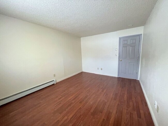 Foto del edificio - East Anchorage Condo with Laminate Floorin...
