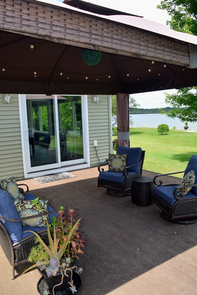 Communal deck area. Nice place to relax and watch the lake go by! - 5041 E 32 Rd