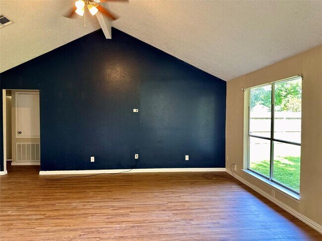 Building Photo - 4206 Sequoia St