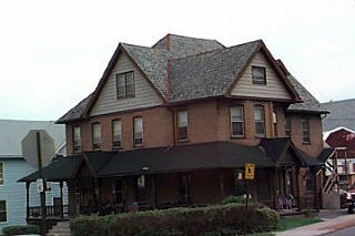 Foto del edificio - 318-320 Brandon Ave