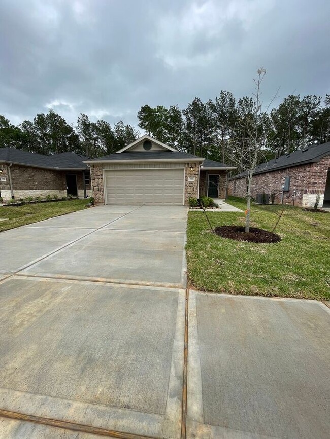 Building Photo - Three Bedroom | Two Bathroom Home in Conroe