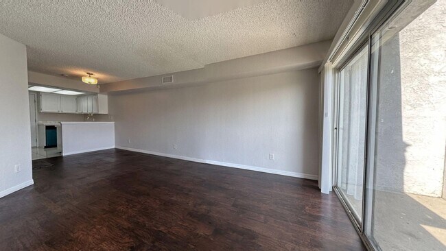Foto del edificio - Cozy 2 Bedroom 2.5 Bathroom Townhome in Ri...