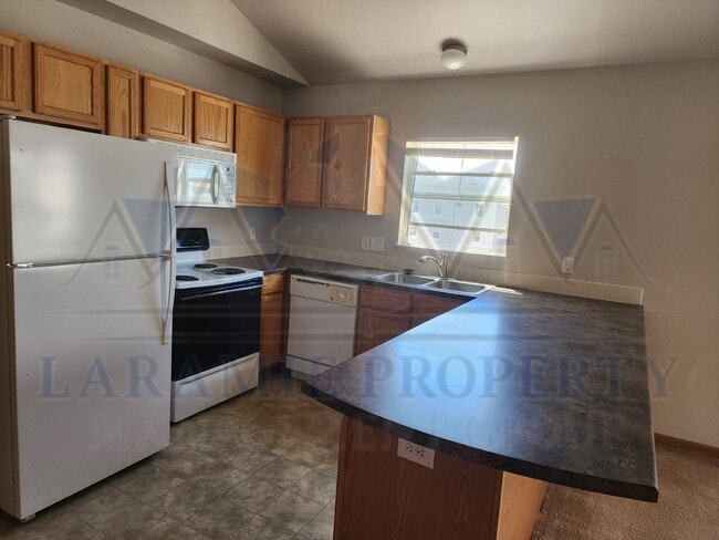 Building Photo - 3 Bed 2 Bath Condo