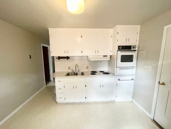 Building Photo - Cozy 1BD/1B, Apartment in Downtown Caldwell _ Pet Friendly!!