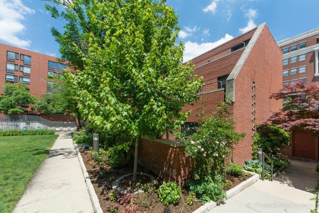 Building Photo - 1153 S Plymouth Ct