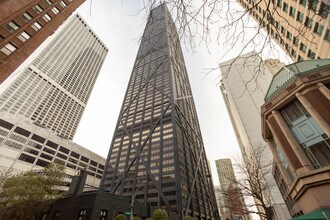 Building Photo - 175 E Delaware Pl