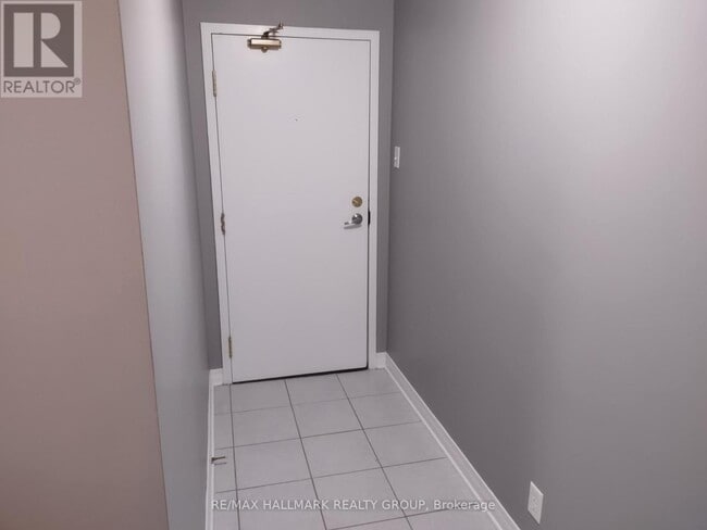 Building Photo - 429 Somerset St W