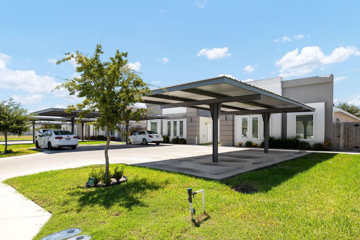 Foto principal - 4709 Magnolia Ave