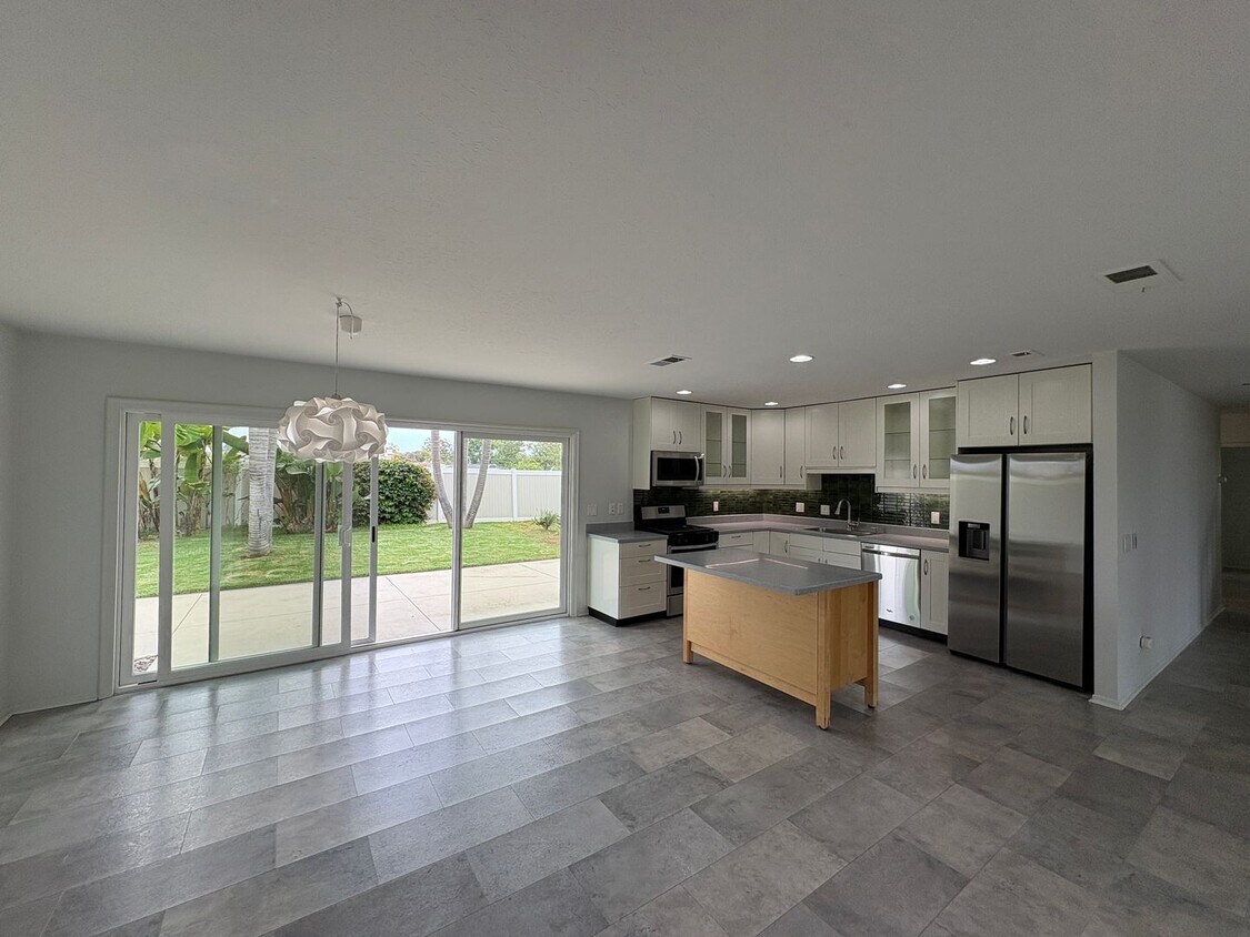 Primary Photo - Welcome to this stunning 3-bedroom, 2-bath...