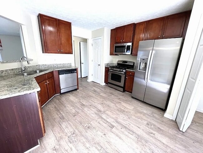 Building Photo - 1331 Ambercrest Way
