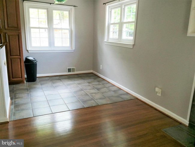 Building Photo - 3220 Parkwood Terrace