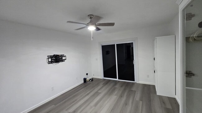 Building Photo - 4513 S Oak Dr