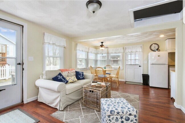 Building Photo - 6 Circle Dr