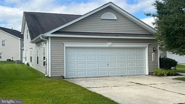 Building Photo - 9268 Tournament Dr