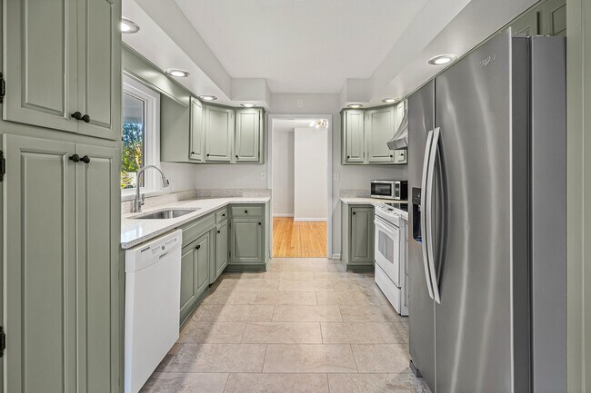 Foto del edificio - 1527 Summit Dr