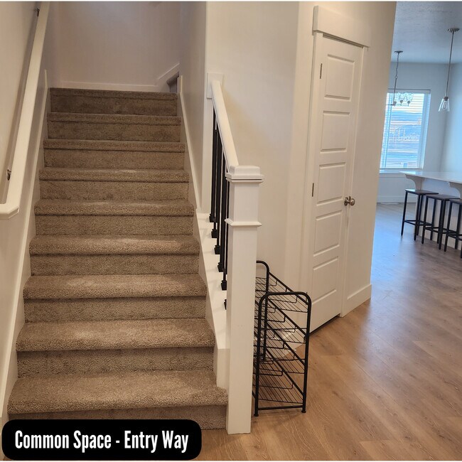 Building Photo - 1001 W Coral Charm Wy
