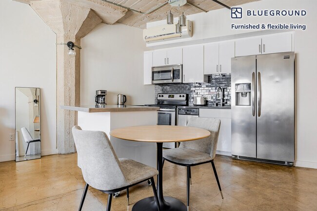 Foto del edificio - 1617 Cosmo St